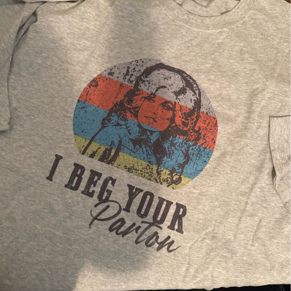 I Beg Your Parton Dolly Tee. NWOT HEATHER GRAY 3XL